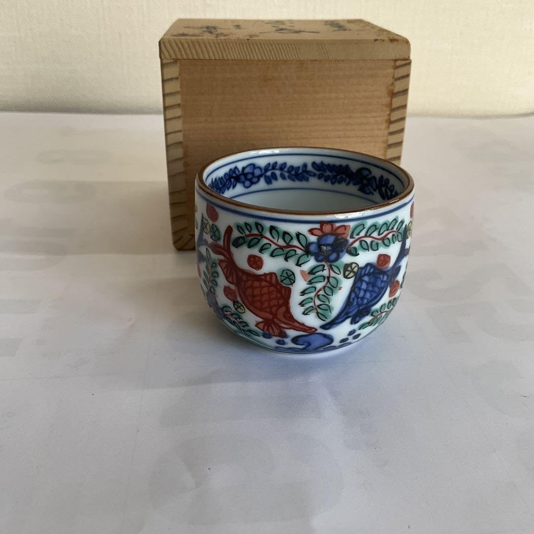 京都清水焼　万歴草魚文 酒器揃 平安春晃作 未使用品 徳利と盃のセット 京都清水焼 万歴草魚文 酒器揃 平安春晃作 未使用品 徳利と盃のセット